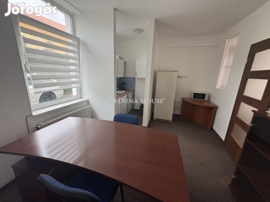 Pécsi eladó 78 nm-es lakás