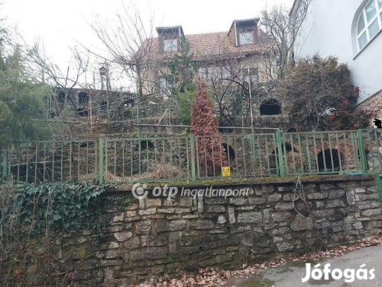 Pécsi eladó 80 nm-es ház