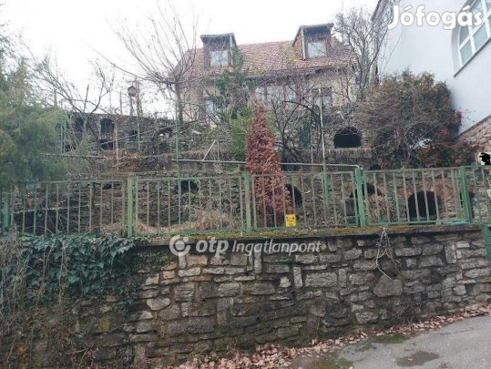 Pécsi eladó 80 nm-es ház