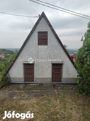 Pécsi eladó 852 nm-es telek