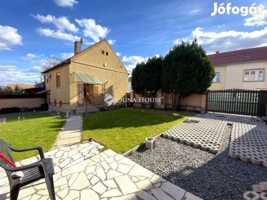 Pécsi eladó 85 nm-es ház