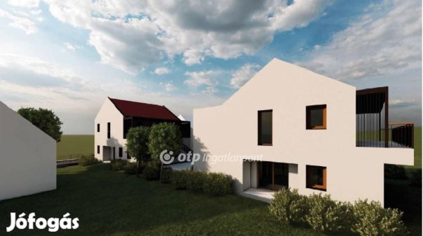 Pécsi eladó 87 nm-es lakás