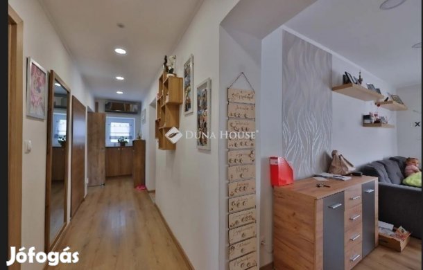 Pécsi eladó 90 nm-es ház