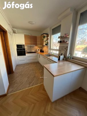 Pécsi eladó 91 nm-es lakás