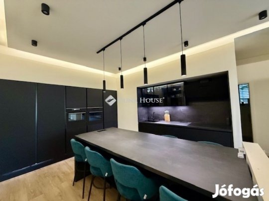 Pécsi eladó 93 nm-es lakás