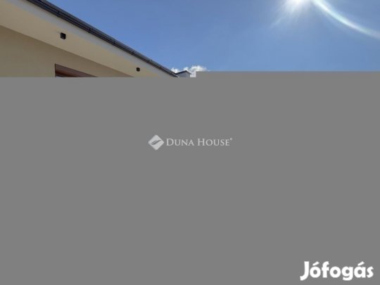 Pécsi eladó 96 nm-es ház