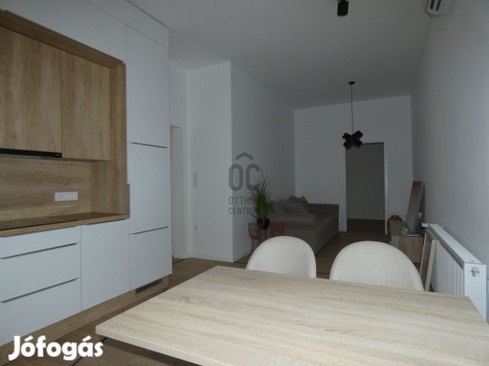 Pécsi eladó tégla társasházi lakás