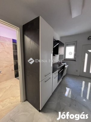 Pécsi kiadó 56 nm-es lakás