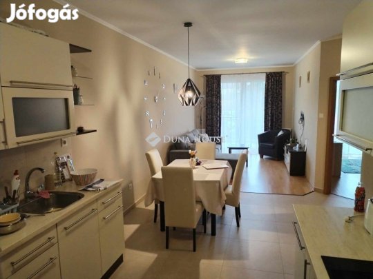 Pécsi kiadó 76 nm-es lakás