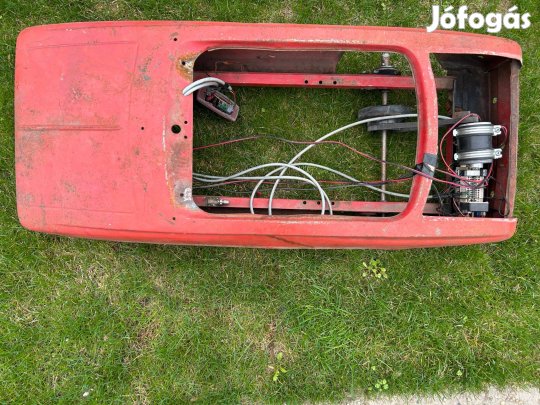 Pedálos Moszkvics gyári kaszni