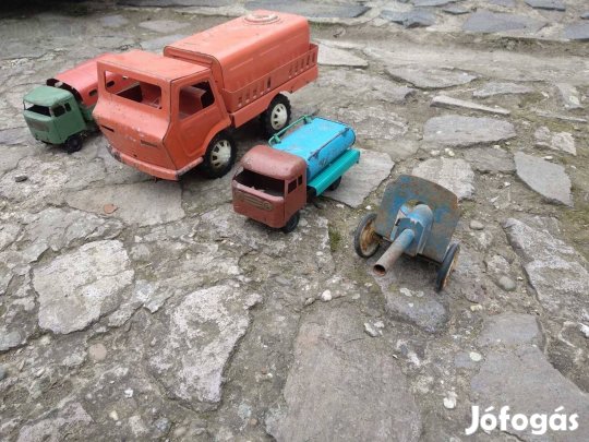 Pedálos Moszkvics kisautó uaz