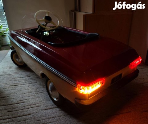 Pedálos Moszkvics lámpával, indexszel