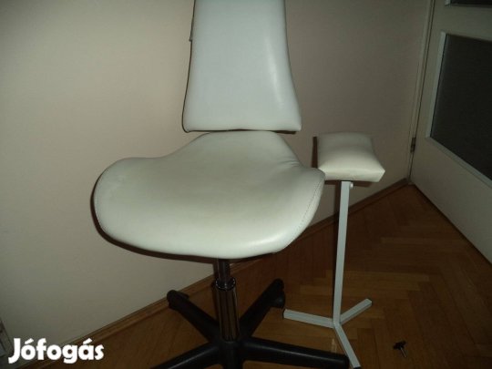 Pedikűr szék, lábtartó együtt