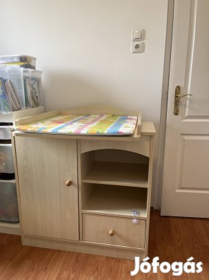 Pelenkázó szekrény