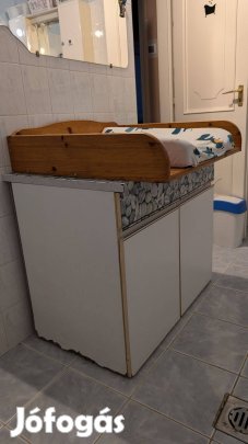 Pelenkázó szekrény. 2 fiókos, 2 ajtós, 1 polc. Pelenkázó feltét rész m