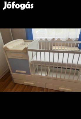 Pelenkázós kis ágy