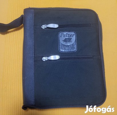 Pelzer Executive előke és szereléktároló táska