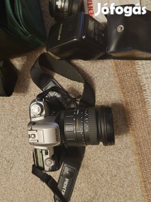 Pentax mz-50 fényképezőgép, filmes, plussz lencsével, vakuval