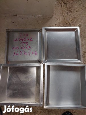 Pénzátadó tálca.