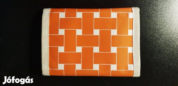 Pénztárca erős anyagból sok zsebbel tépőzárral