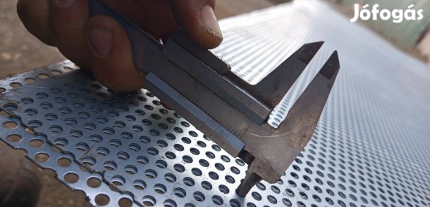 Perforált acél lemez táblák 