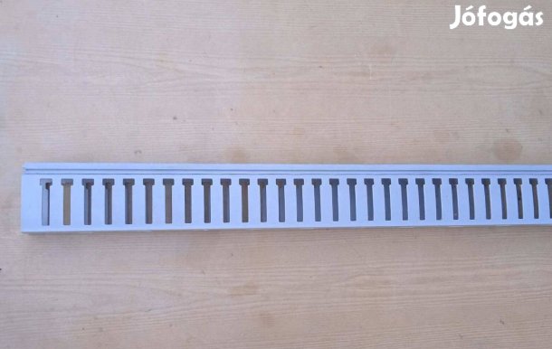 Perforált műanyag kábelcsatorna darabok . 20 X 50