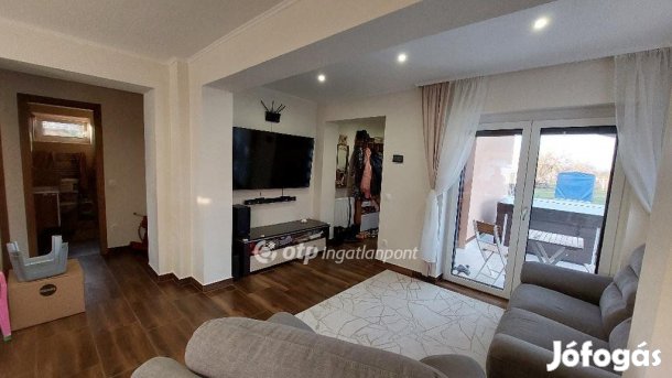 Péri eladó 86 nm-es ház