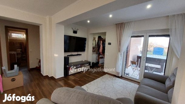 Péri eladó 86 nm-es ház