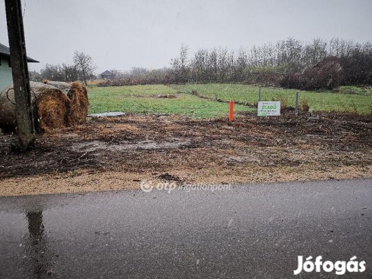 Perkátai 1636 nm-es telek eladó