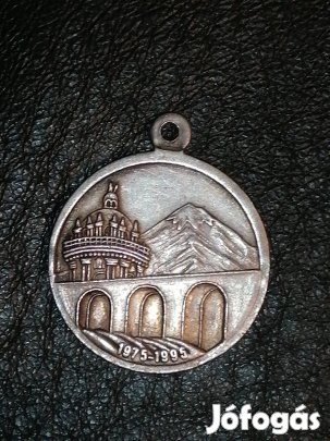 Perui jelzett ezüst érem