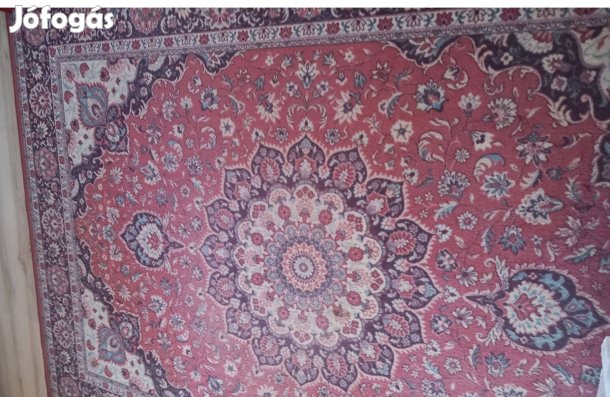 Perzsa hatású, újszerű középszőnyeg