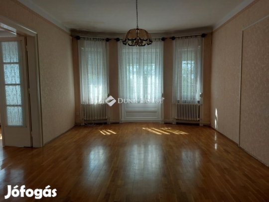 Pétfürdői eladó 137 nm-es lakás