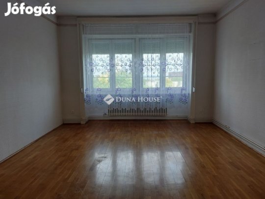 Pétfürdői eladó 137 nm-es lakás