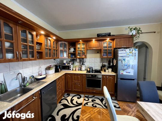 Pétfürdői eladó vegyesfalazatú családi ház
