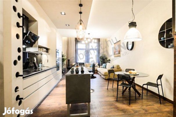Petőfi Sándor utcában luxuslakás kiadó