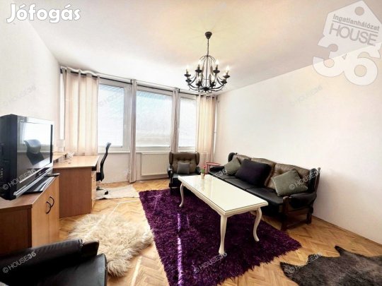 Petőfi Sándor utcai liftes lakás kiadó!