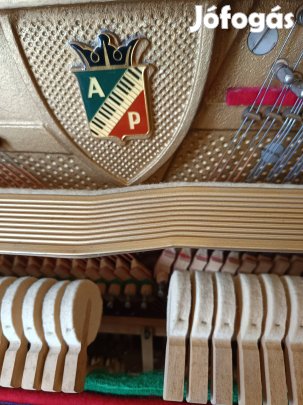 Petrof Pianino 3 Pedálos Garanciával Eladó 