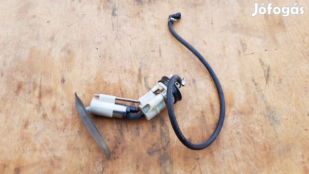 Peugeot Satelis 400 benzinpumpa