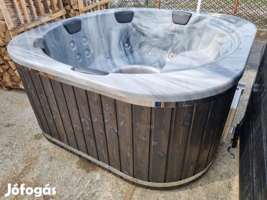 Pezsgőfürdő beépített saválló fatüzelésű kályhával JET fúvókákkal