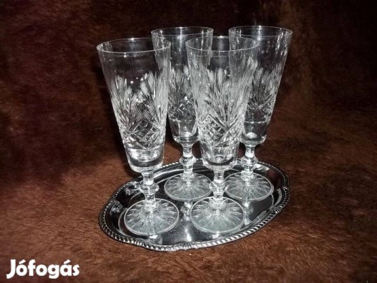 Pezsgős kristálypohár