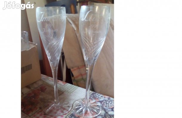 Pezsgős pohár Imre és Lívia felirattal Személyes átvétel Miskolcon