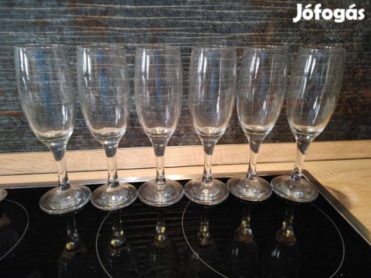 Pezsgős poharak készlet