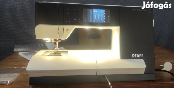 Pfaff Varrógép pót asztallal dobozában