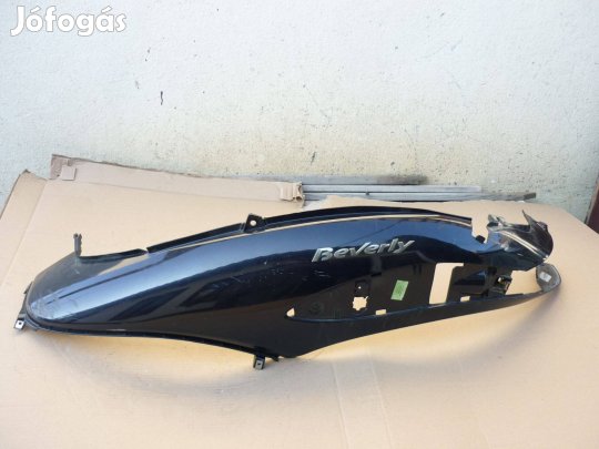 Piaggio Beverly bal ülés alatti idom oldalidom oldal idom