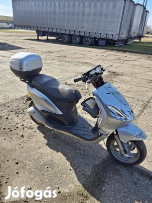 Piaggio Fly 125 bontott alkatrészek