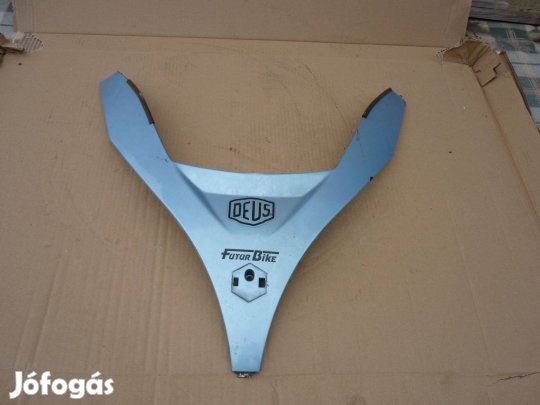 Piaggio MP3 MP 3 lámpa közötti idom betét idom betétidom