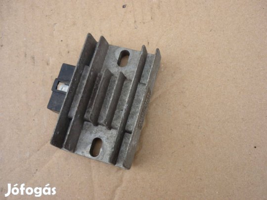 Piaggio vespa Gilera feszültség szabályzó sok modellhez