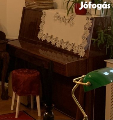 Pianinó barna felhangolva