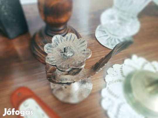 Pici, régi fém gyertyatartó (magassága kb. 8,7cm)