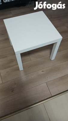 Pici fehér asztal